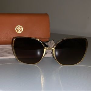 Tory Burch sunglasses! 🕶